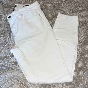 Jones New York Madison Skinny Ankle in White